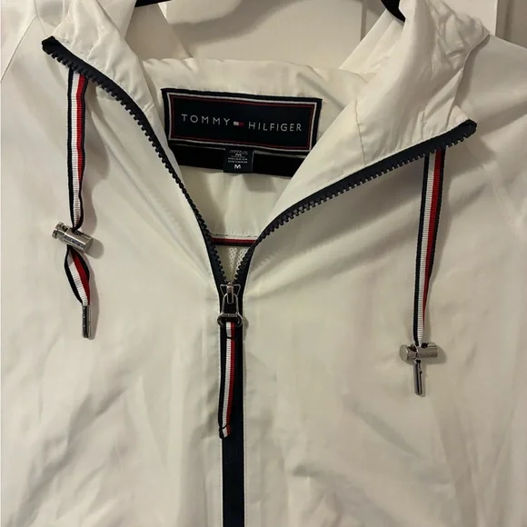 Tommy Hilfiger White Hooded Vintage Shell rain Jacket with Signature Trim - Picture 3 of 8